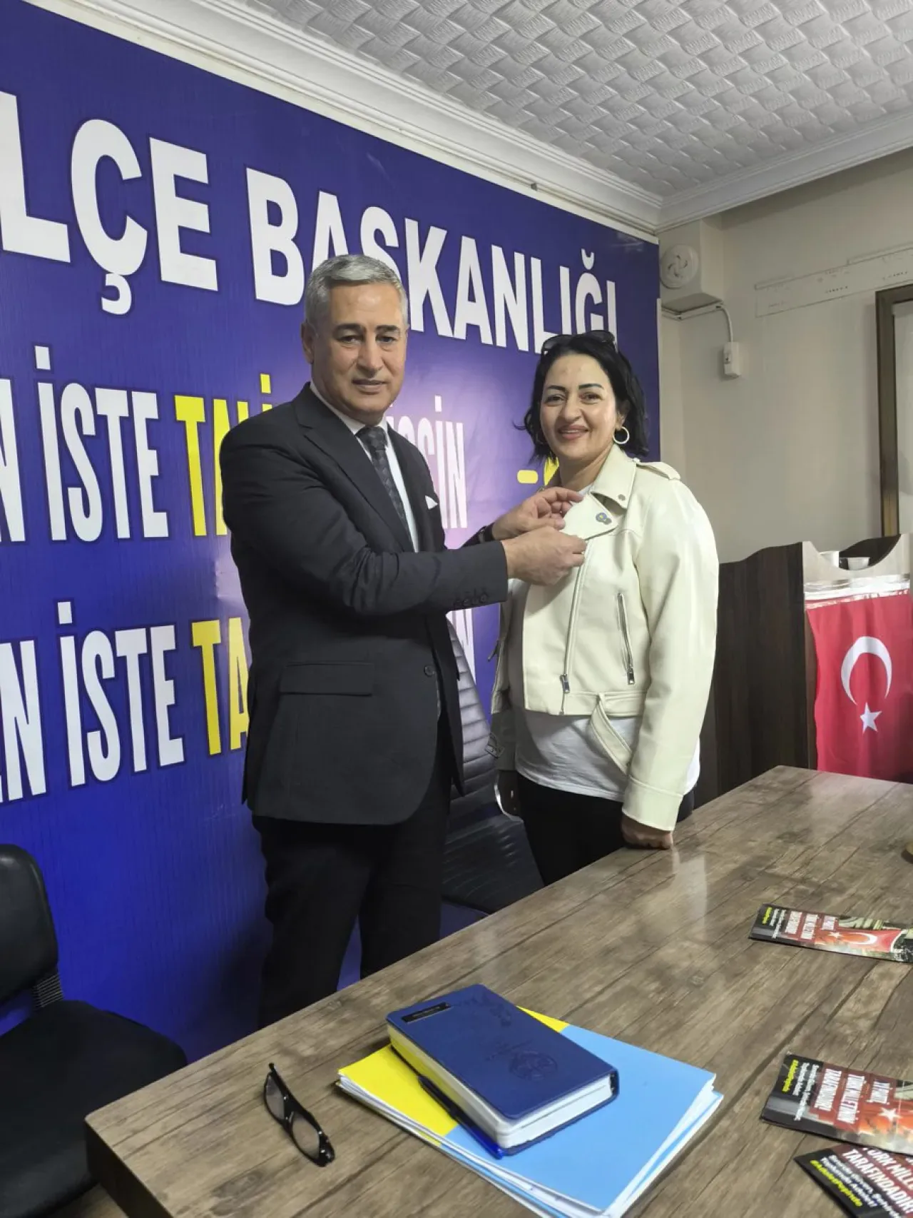İYİ Parti Adana'ya Yeni Katılım: Memleket Partisi Eski İl Başkanı Dilek Tepe Rozet Taktı İYİ Parti Adana'ya Yeni Katılım: Memleket Partisi Eski İl Başkanı Dilek Tepe Rozet Taktı