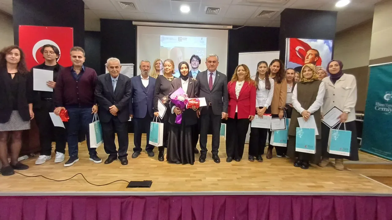 Bakırköy'de Liseler Arası Hitabet Yarışması İlçe Finali Coşkusu Bakırköy'de Liseler Arası Hitabet Yarışması İlçe Finali Coşkusu
