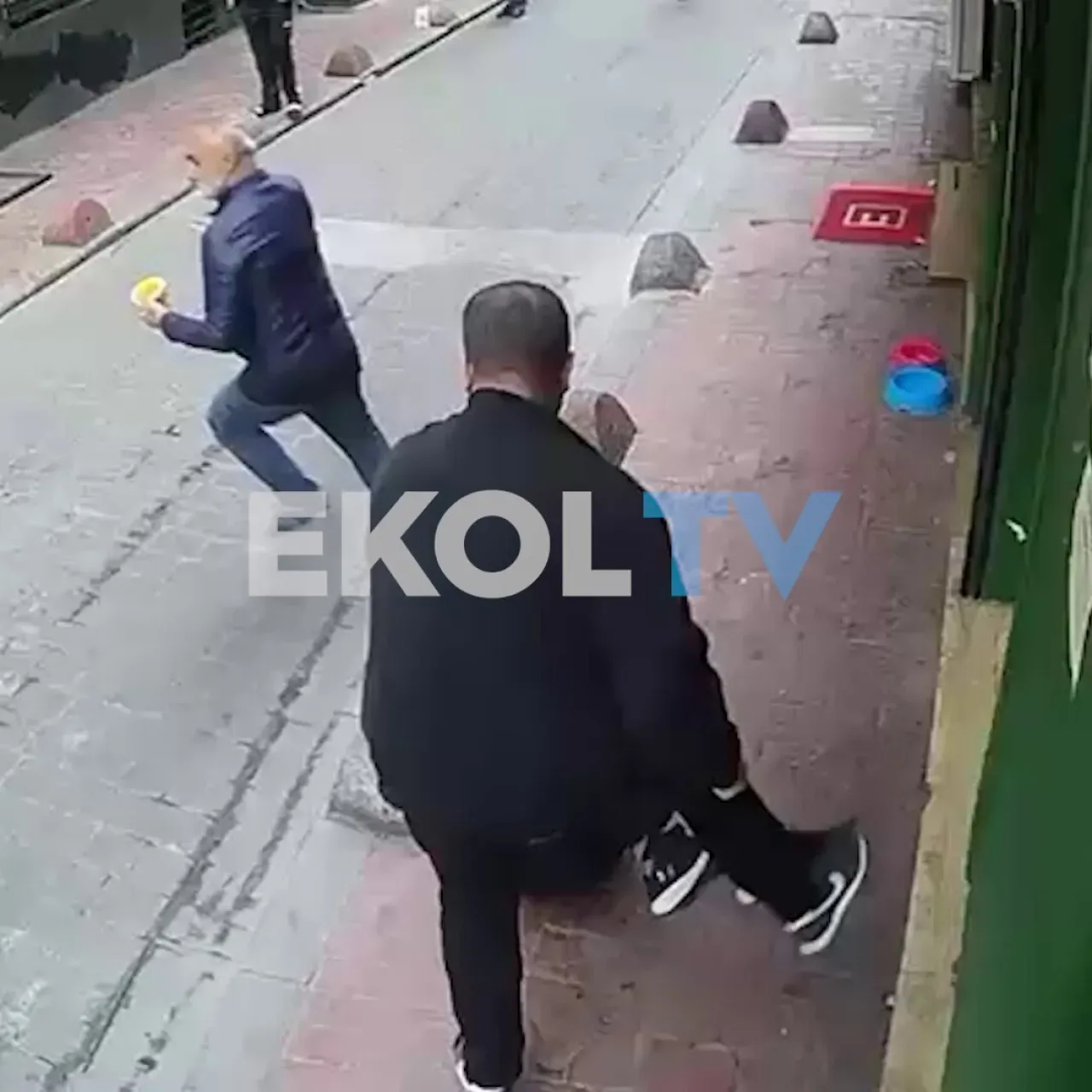 İstanbul'da Vahşi Saldırının Ardından Fail Polise Teslim Oldu İstanbul'da Vahşi Saldırının Ardından Fail Polise Teslim Oldu