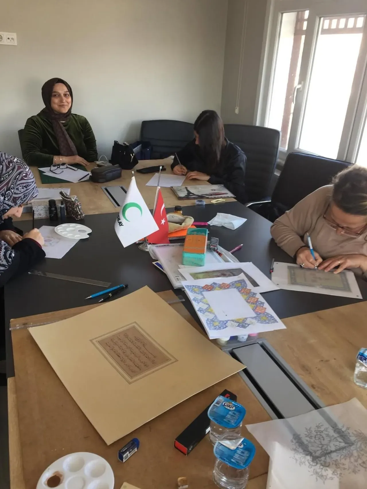 Yeşilay Eyüpsultan Şubesi'nden Geleneksel Tezhip Atölyesi Yeşilay Eyüpsultan Şubesi'nden Geleneksel Tezhip Atölyesi