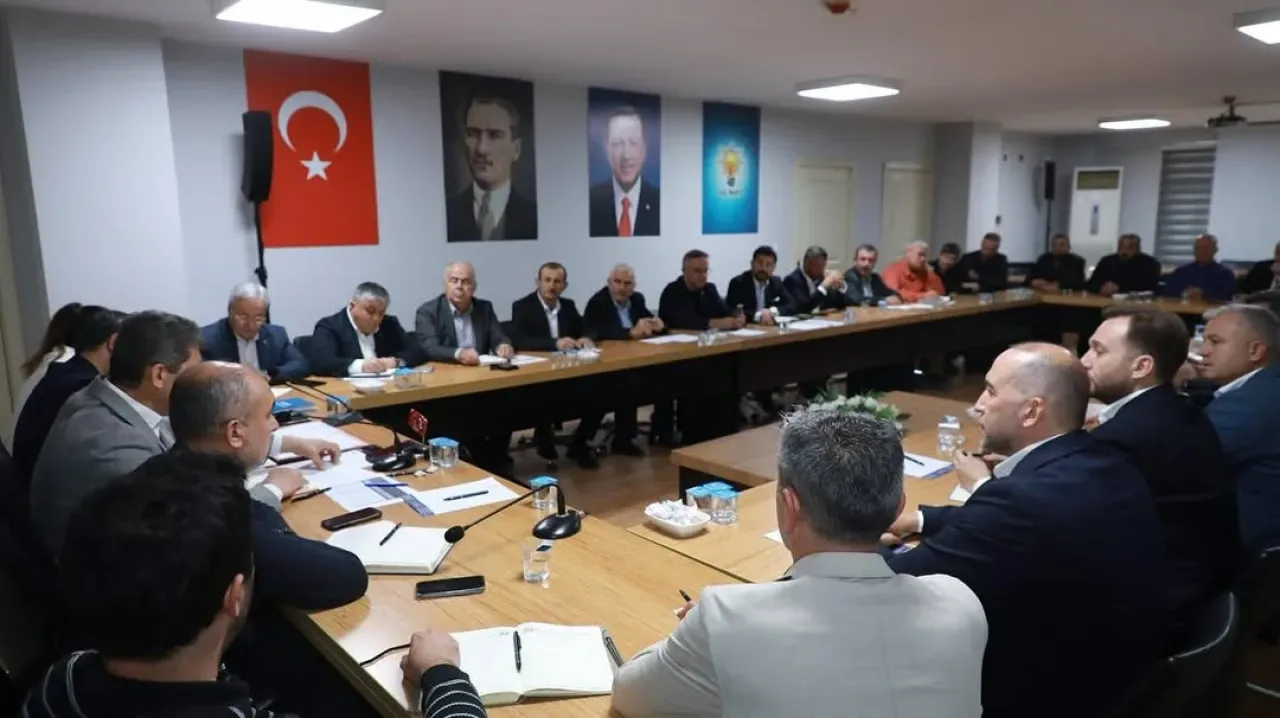 AK Parti Serik İlçe Başkanlığı Teşkilat ve Proje Toplantısı Gerçekleştirdi AK Parti Serik İlçe Başkanlığı Teşkilat ve Proje Toplantısı Gerçekleştirdi