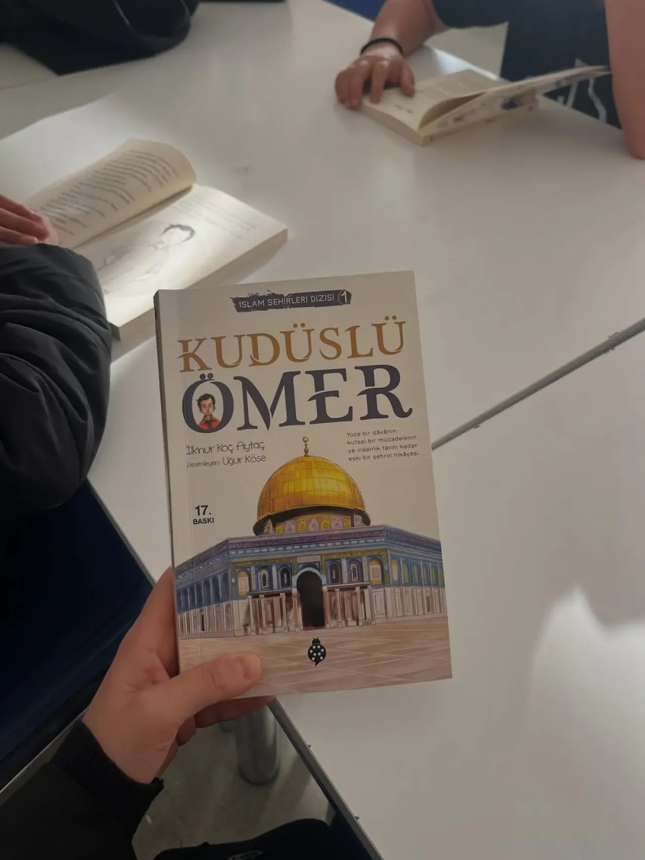 Çatalca'da Öğrenciler "Kudüslü Ömer" Kitabı ile Kudüs'ün Önemini Keşfetti Çatalca'da Öğrenciler "Kudüslü Ömer" Kitabı ile Kudüs'ün Önemini Keşfetti