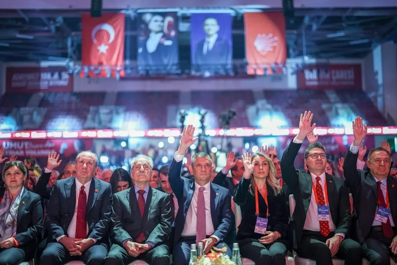 CHP'nin 39. Olağan Kurultayı'nda "Şimdi İktidar Zamanı" Vurgusu CHP'nin 39. Olağan Kurultayı'nda "Şimdi İktidar Zamanı" Vurgusu