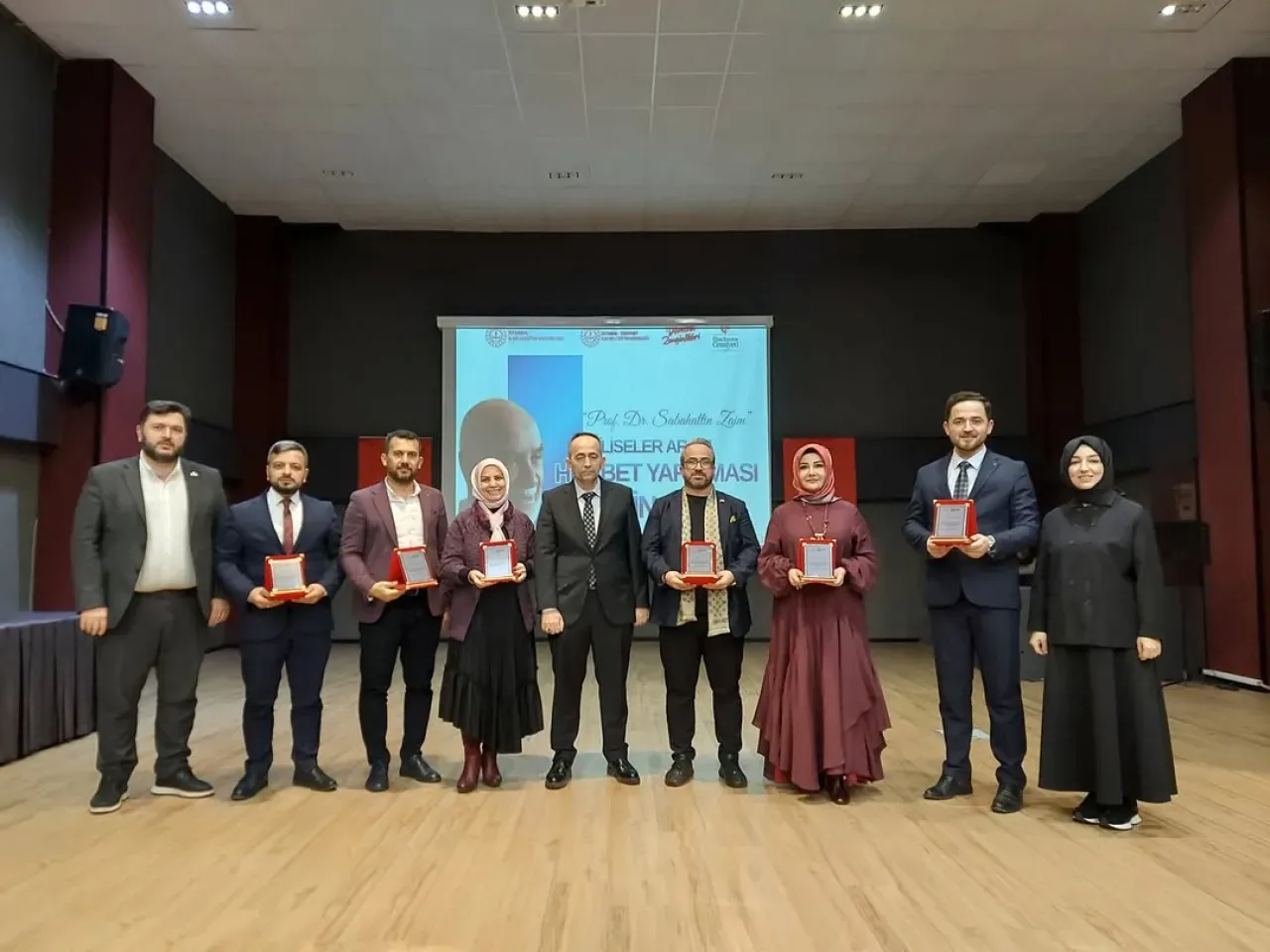 Esenyurt'ta Liseler Arası Hitabet Yarışması'nın Finali Gerçekleşti Esenyurt'ta Liseler Arası Hitabet Yarışması'nın Finali Gerçekleşti