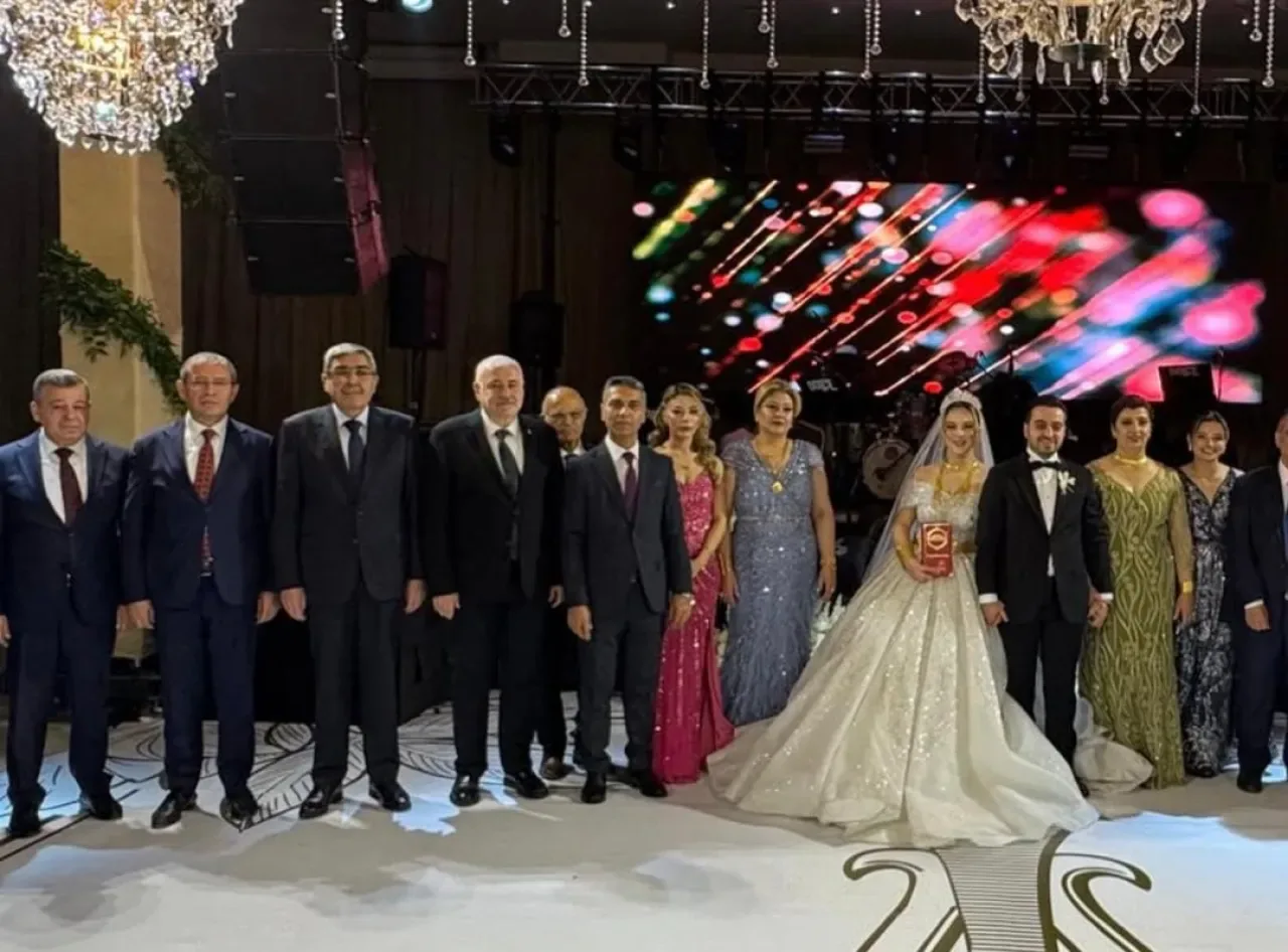 Ahmet Titiz ve İlayda Savcı Çiftinin Nikah Töreni Gerçekleşti Ahmet Titiz ve İlayda Savcı Çiftinin Nikah Töreni Gerçekleşti
