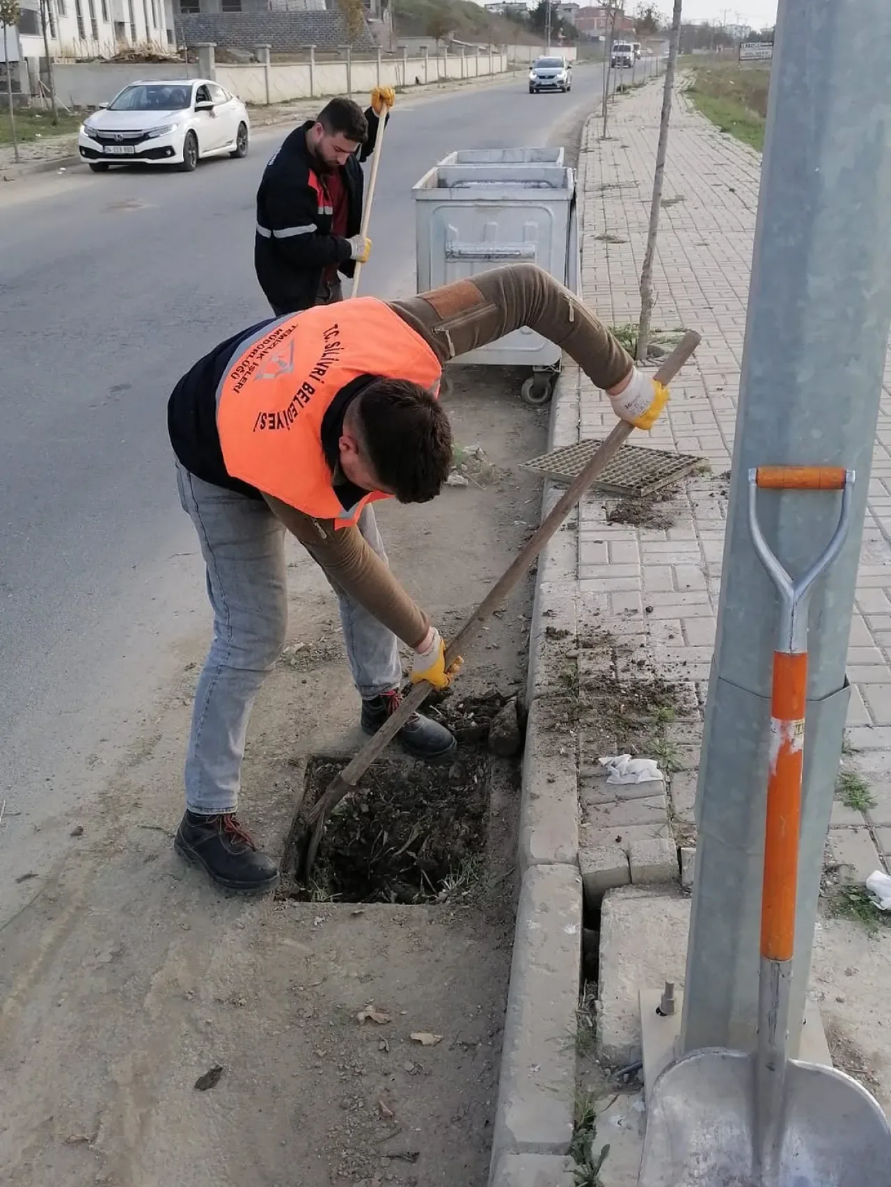 Silivri'de Yağış Öncesi Altyapı Hazırlığı: Mazgal ve Kanal Temizliği Silivri'de Yağış Öncesi Altyapı Hazırlığı: Mazgal ve Kanal Temizliği