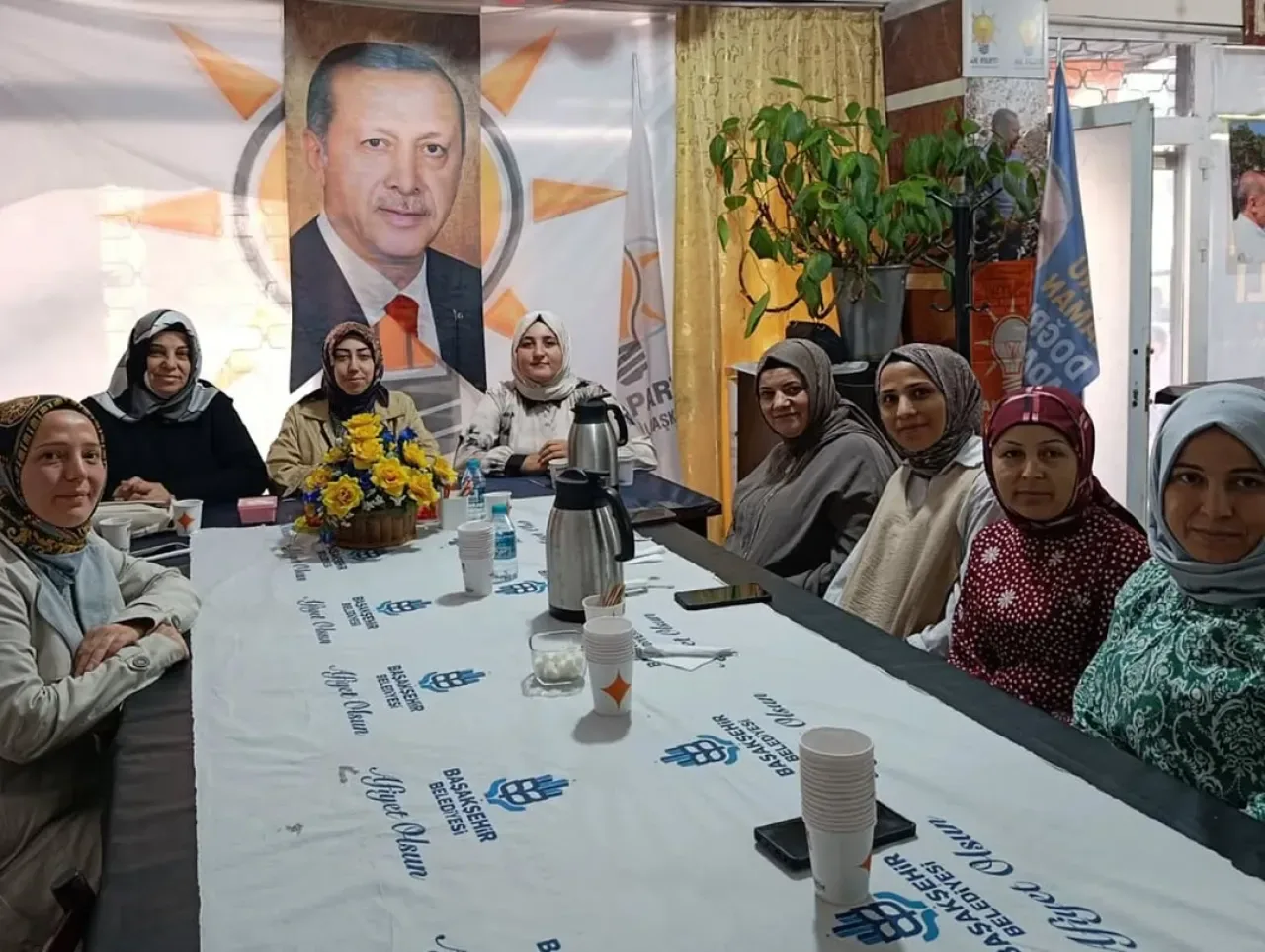 AK Parti Kadın Kolları Tahtakale Mahallesi'nde Vatandaşla Buluştu AK Parti Kadın Kolları Tahtakale Mahallesi'nde Vatandaşla Buluştu