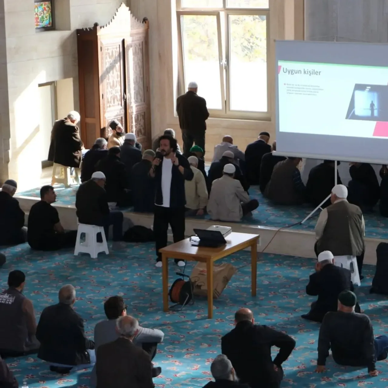 Avcılar'da "Zaman Ayır Aileni Dinle" Projesi ile Dijital Bağımlılık Semineri Avcılar'da "Zaman Ayır Aileni Dinle" Projesi ile Dijital Bağımlılık Semineri