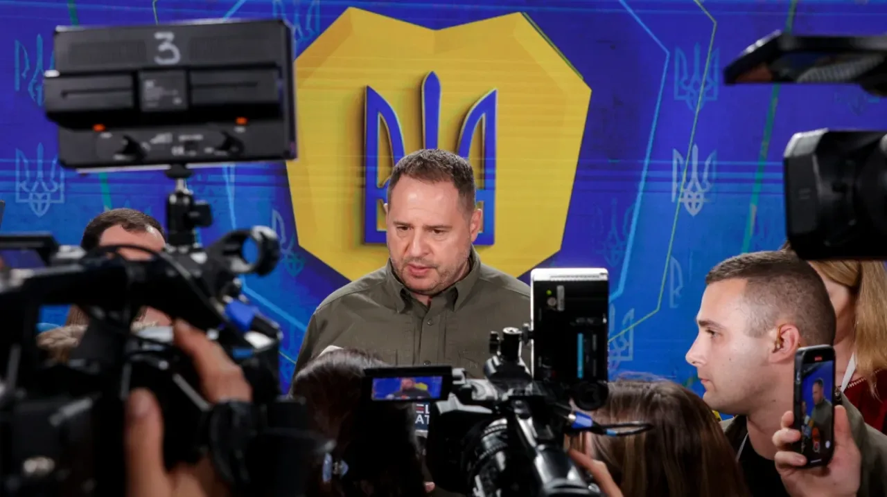 Ukrayna'da Yolsuzluk İddiaları: Zelenskiy'in Yakın Çalışma Arkadaşı Andriy Yermak Görevinden Ayrıldı Ukrayna'da Yolsuzluk İddiaları: Zelenskiy'in Yakın Çalışma Arkadaşı Andriy Yermak Görevinden Ayrıldı