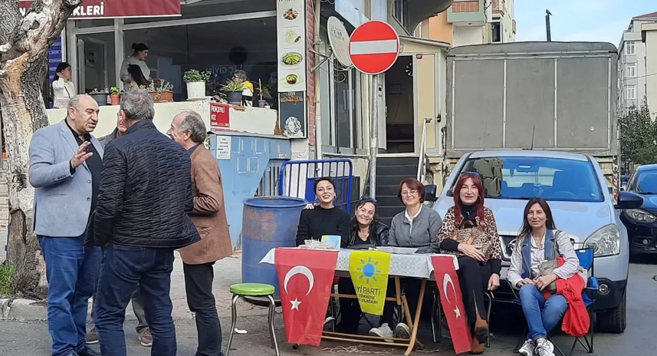 İYİ Parti Beykoz'da Vatandaşla Buluştu: Ekonomi ve Adalet Konuşuldu İYİ Parti Beykoz'da Vatandaşla Buluştu: Ekonomi ve Adalet Konuşuldu
