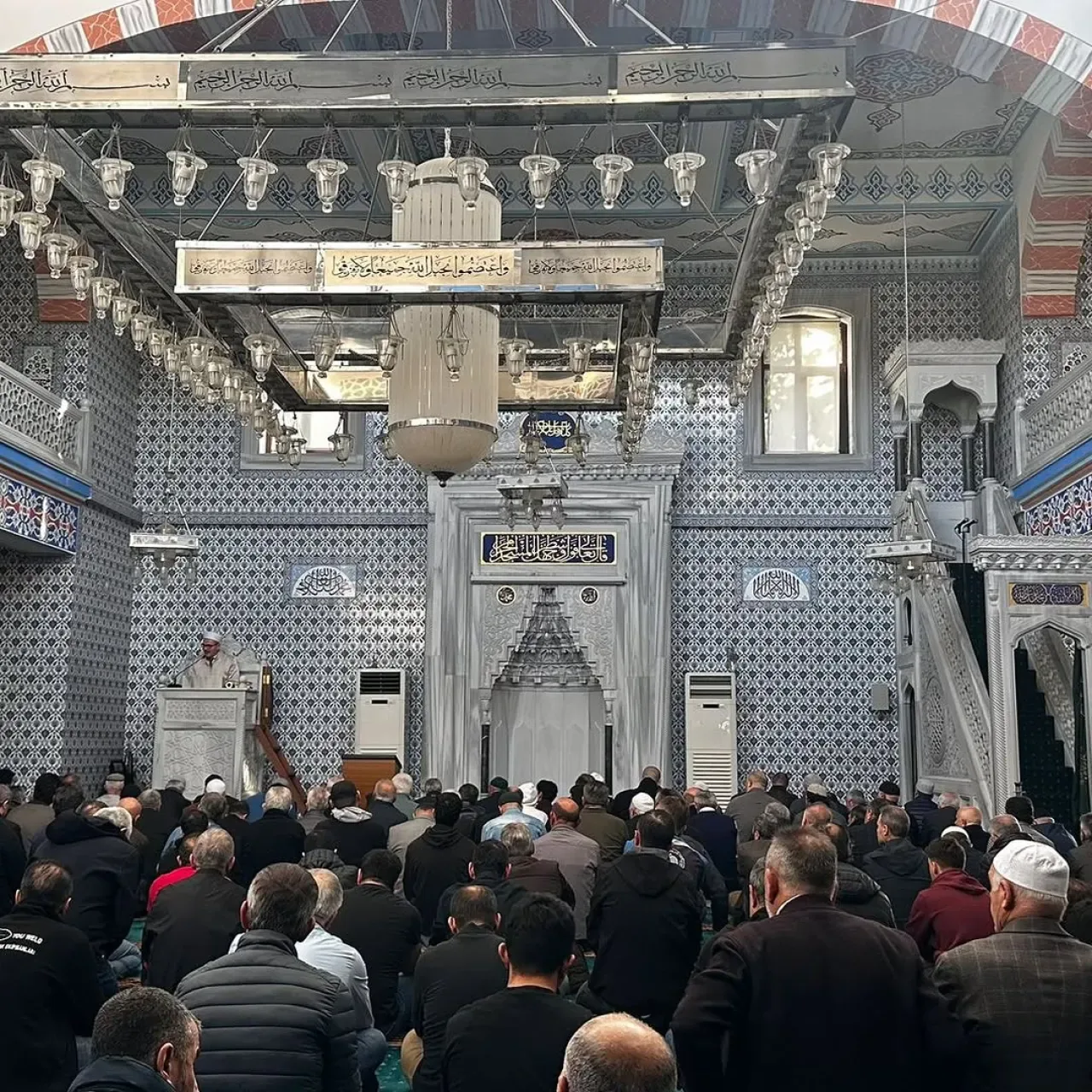 Bağcılar İlçe Müftüsü Ömer Kayhan Hacı Mehmet Camii'nde Vaaz Verdi Bağcılar İlçe Müftüsü Ömer Kayhan Hacı Mehmet Camii'nde Vaaz Verdi