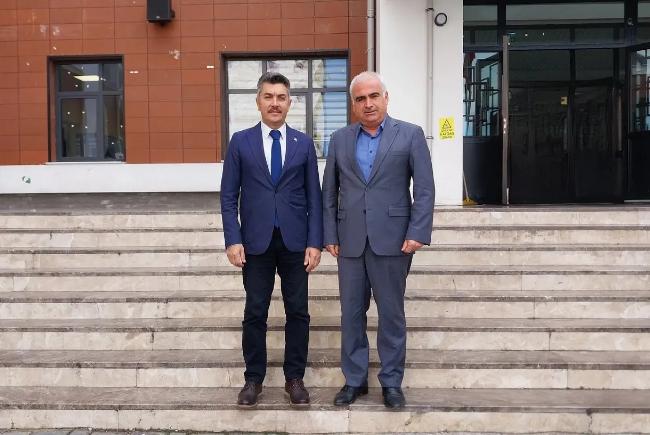 Bursa Atatürk Anadolu Lisesi'nde İlçe Milli Eğitim Müdürü Ziyareti Bursa Atatürk Anadolu Lisesi'nde İlçe Milli Eğitim Müdürü Ziyareti