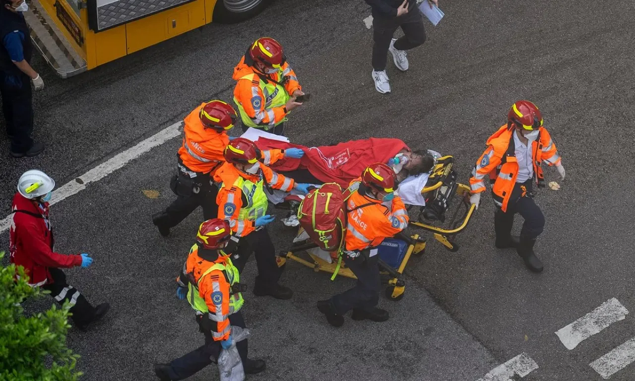 Hong Kong'daki Yangında Dayanışma Ruhu: Ana Kıtadan Hızlı Yardım Eli Hong Kong'daki Yangında Dayanışma Ruhu: Ana Kıtadan Hızlı Yardım Eli