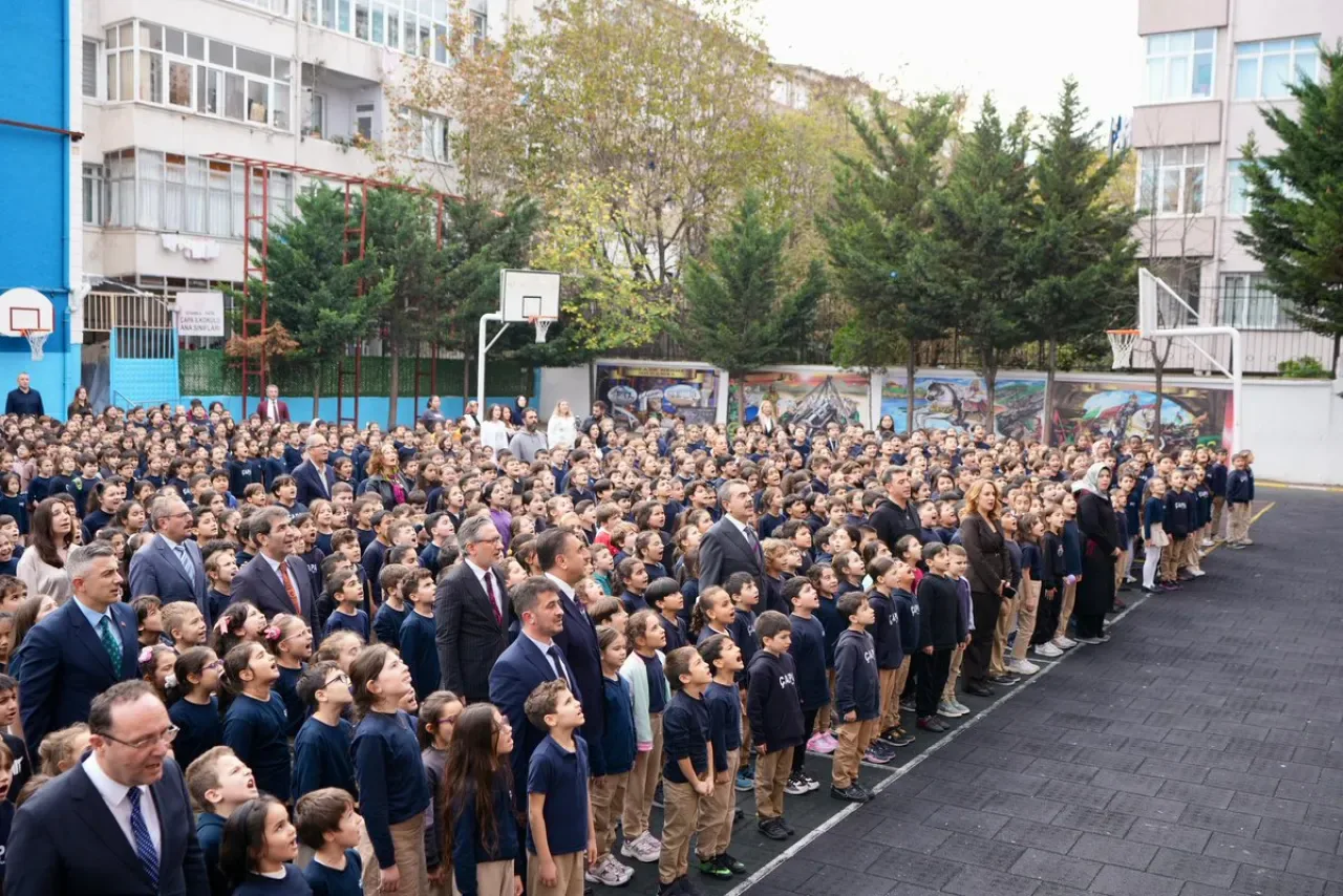 Milli Eğitim Bakanı Yusuf Tekin, Çapa İlkokulunda Öğrenci ve Öğretmenlerle Bir Araya Geldi Milli Eğitim Bakanı Yusuf Tekin, Çapa İlkokulunda Öğrenci ve Öğretmenlerle Bir Araya Geldi