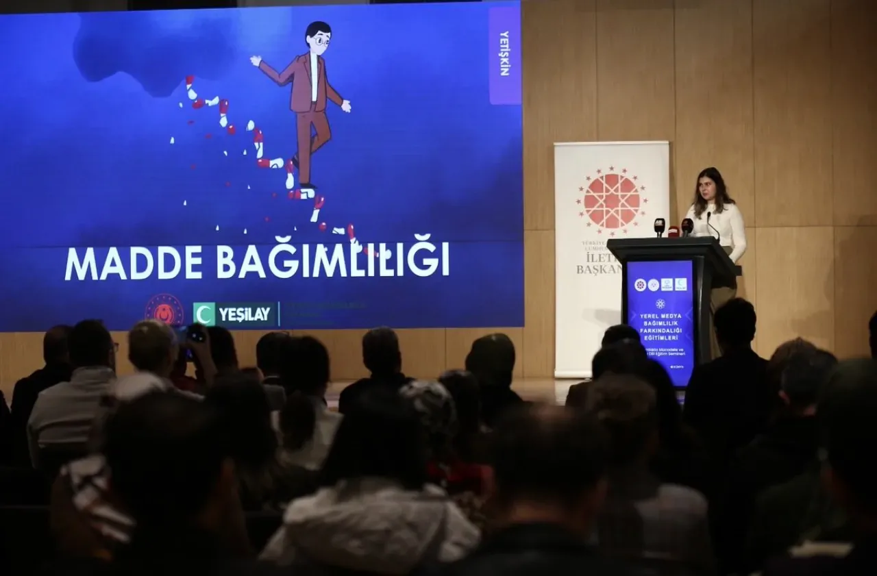 Konya'da Bağımlılıkla Mücadele Semineri Düzenlendi Konya'da Bağımlılıkla Mücadele Semineri Düzenlendi