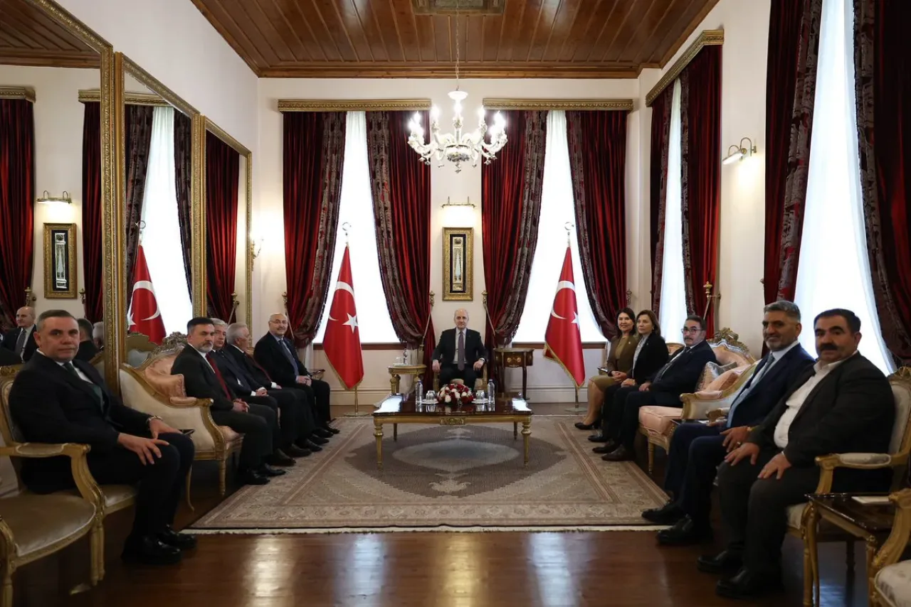 AK Partili Doğru, TBMM Başkanı Kurtulmuş ile Adana Valisi Köşger'i Ziyaret Etti AK Partili Doğru, TBMM Başkanı Kurtulmuş ile Adana Valisi Köşger'i Ziyaret Etti
