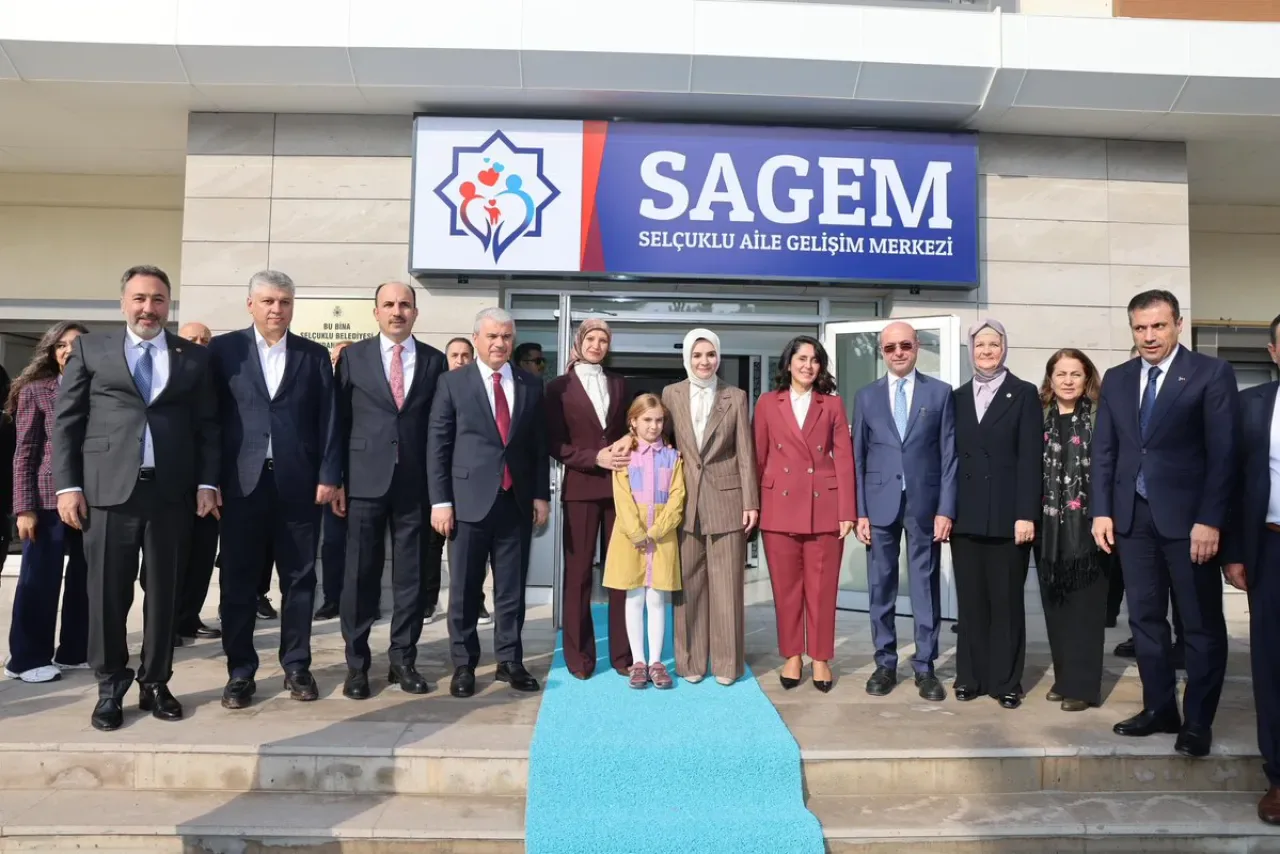 Konya'da Aile ve Sosyal Hizmetler Bakanı Göktaş, SAGEM ve Millet Kütüphanesi'ni Ziyaret Etti Konya'da Aile ve Sosyal Hizmetler Bakanı Göktaş, SAGEM ve Millet Kütüphanesi'ni Ziyaret Etti
