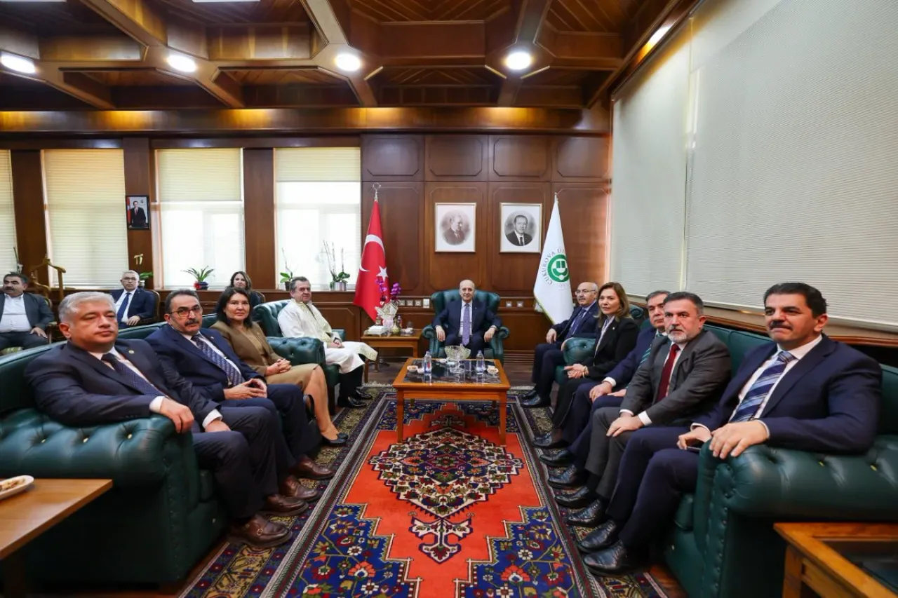 TBMM Başkanı Kurtulmuş, Adana'da Çukurova Üniversitesi'ni Ziyaret Etti TBMM Başkanı Kurtulmuş, Adana'da Çukurova Üniversitesi'ni Ziyaret Etti