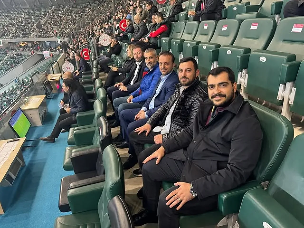 AK Parti Kocaeli Teşkilatları Kocaelispor Maçında Tribünde Buluştu AK Parti Kocaeli Teşkilatları Kocaelispor Maçında Tribünde Buluştu