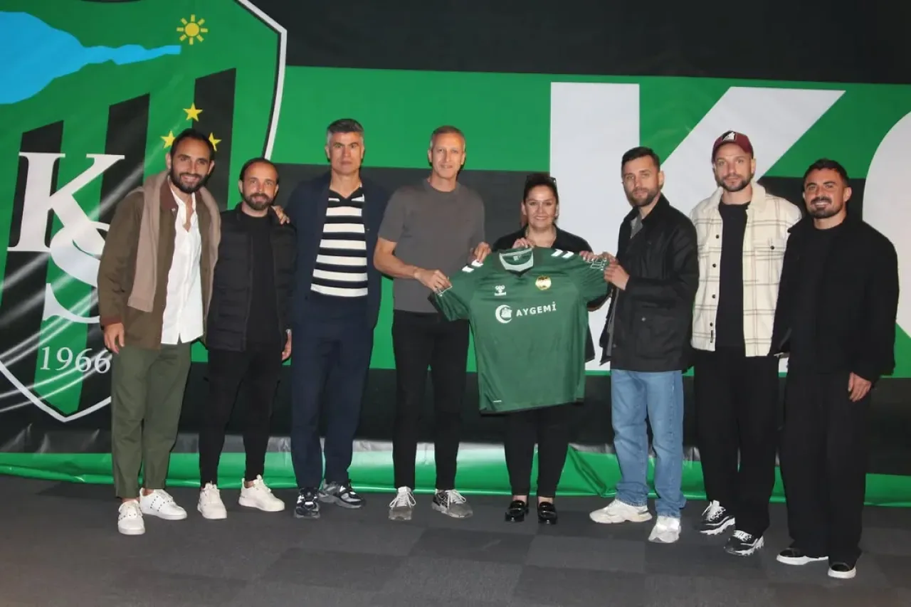 Darıca Gençlerbirliği Yönetimi, Kocaelispor Maçını KS Loca Lounge'da İzledi Darıca Gençlerbirliği Yönetimi, Kocaelispor Maçını KS Loca Lounge'da İzledi