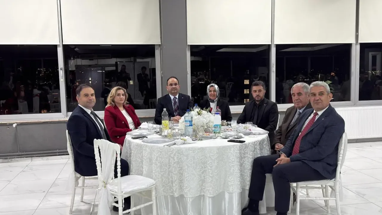 Şişli'de 24 Kasım Öğretmenler Günü Coşkusu Şişli'de 24 Kasım Öğretmenler Günü Coşkusu