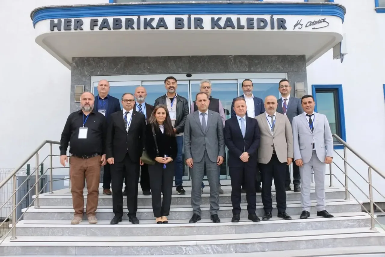 Tuzla'da Otomotiv Sektörünün Kalbinde Mesleki Eğitim Devrimi Tuzla'da Otomotiv Sektörünün Kalbinde Mesleki Eğitim Devrimi