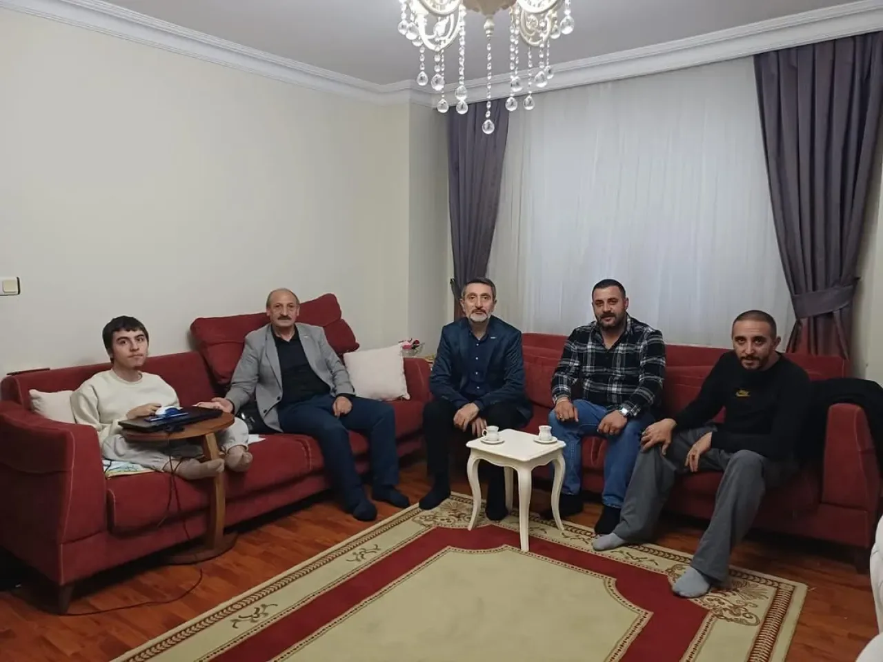 AK Parti Ümraniye İlçe Teşkilatı, Şerifali Mahallesi'nde Hane Ziyaretleri Gerçekleştirdi AK Parti Ümraniye İlçe Teşkilatı, Şerifali Mahallesi'nde Hane Ziyaretleri Gerçekleştirdi