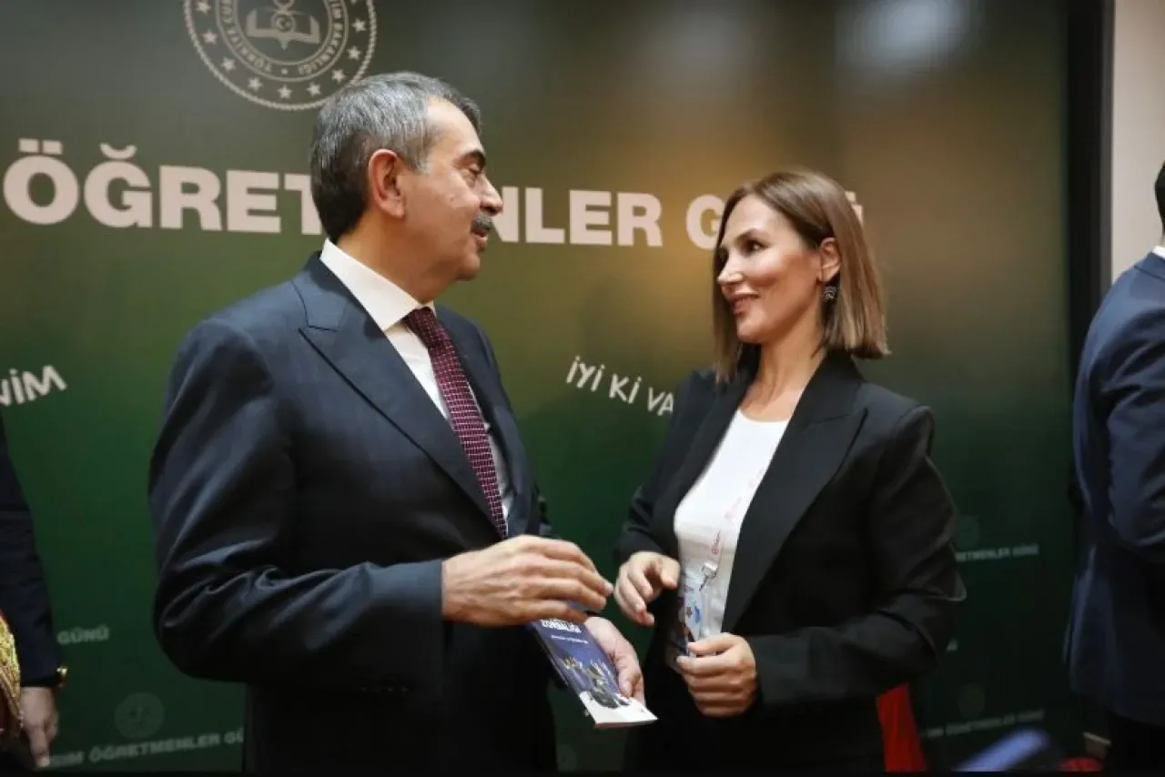 Bursalı Öğretmen Ecem Muslu, 24 Kasım'da Ankara'da İlini Temsil Etti Bursalı Öğretmen Ecem Muslu, 24 Kasım'da Ankara'da İlini Temsil Etti