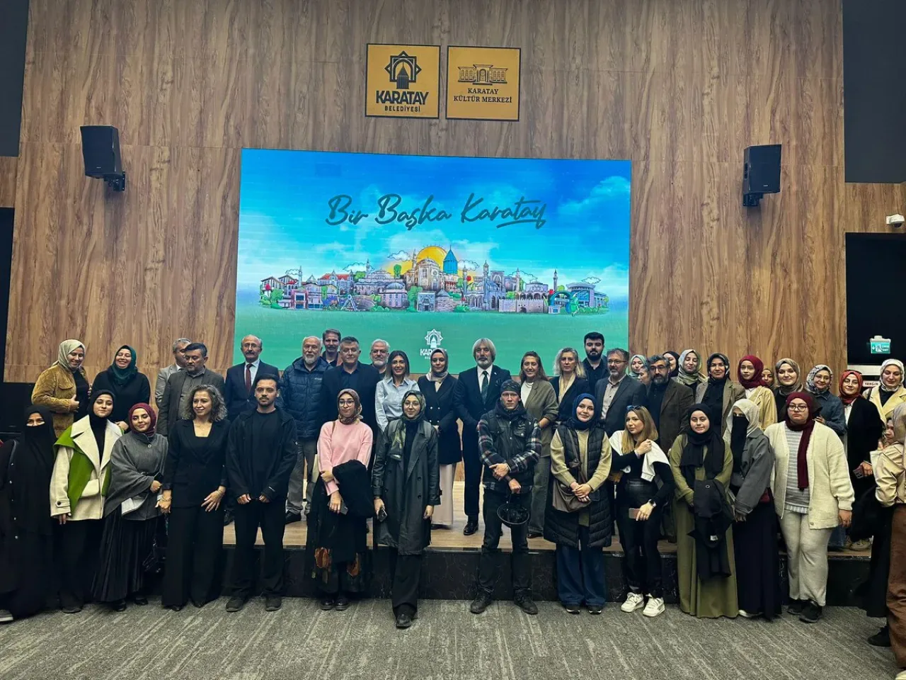 Türkiye Selçuklu Hanım Sultanları Konferansı ve Serlevha Sergisi Konya'da Gerçekleşti Türkiye Selçuklu Hanım Sultanları Konferansı ve Serlevha Sergisi Konya'da Gerçekleşti