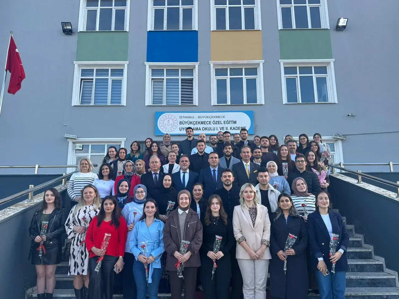 Büyükçekmece Kaymakamı Öğretmenler Günü'nde Özel Eğitim Okulunu Ziyaret Etti Büyükçekmece Kaymakamı Öğretmenler Günü'nde Özel Eğitim Okulunu Ziyaret Etti