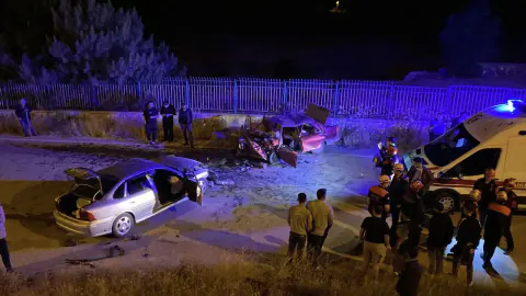 Sivas'ta İki Otomobilin Çarpıştığı Kazada 6 Yaralı