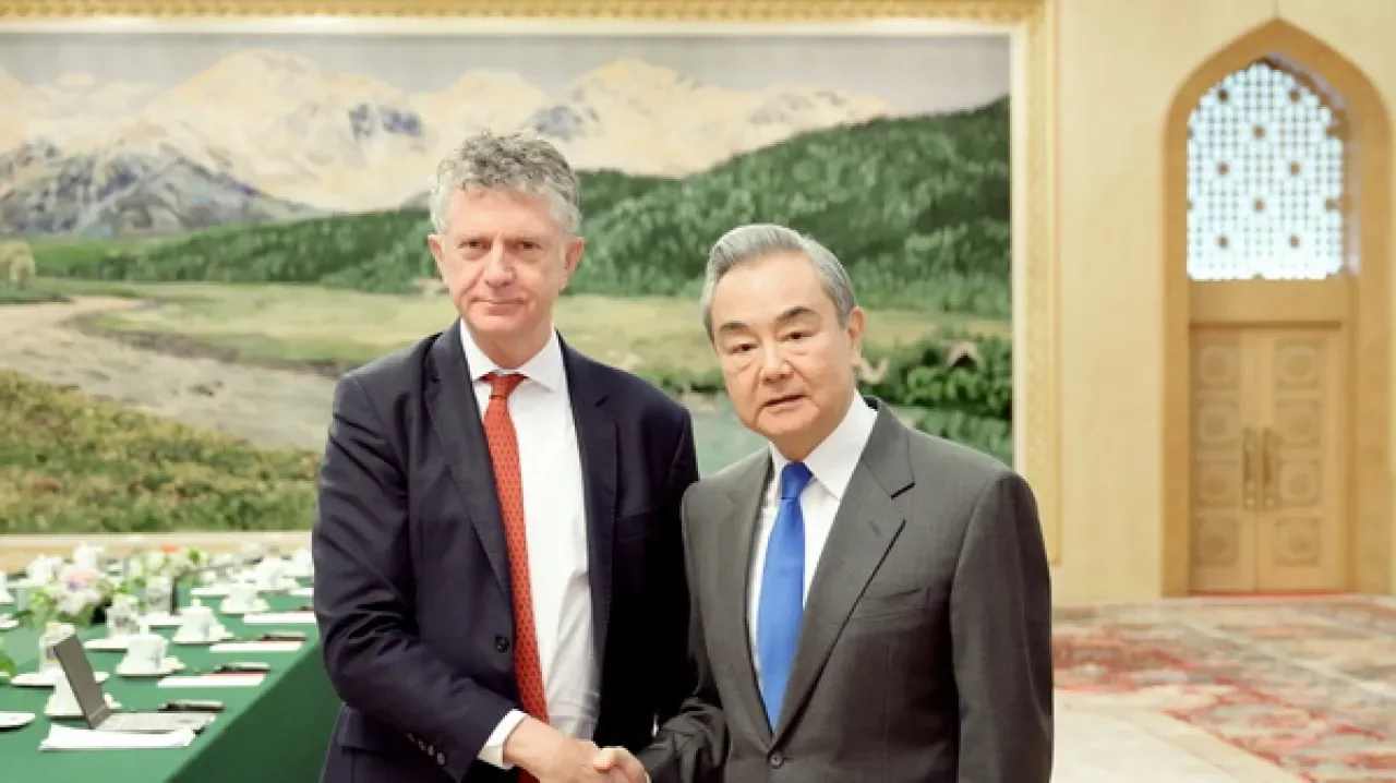 Çin Dışişleri Bakanı Wang Yi'den Birleşik Krallık'a İşbirliği Çağrısı Çin Dışişleri Bakanı Wang Yi'den Birleşik Krallık'a İşbirliği Çağrısı