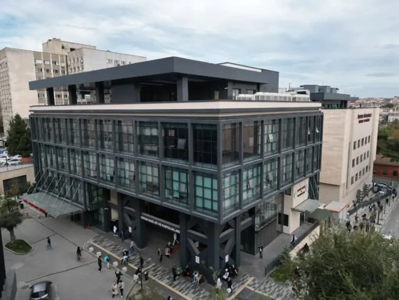 İstanbul Üniversitesi Çapa ve Hasdal Yerleşkelerinde Sağlık Altyapısı Dönüşümü İstanbul Üniversitesi Çapa ve Hasdal Yerleşkelerinde Sağlık Altyapısı Dönüşümü
