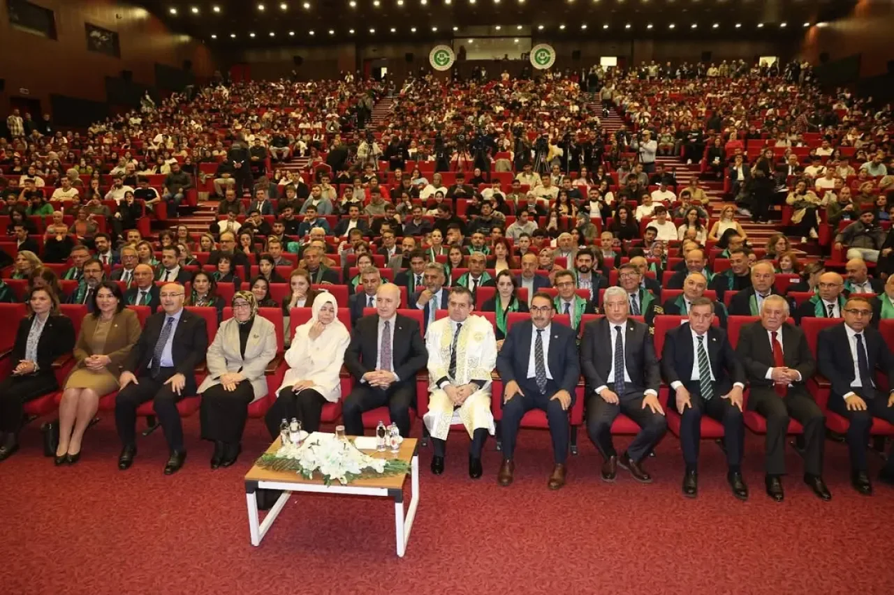 Çukurova Üniversitesi'nde Yeni Akademik Yıl Coşkusu: TBMM Başkanı Kurtulmuş'tan Açılış Dersi Çukurova Üniversitesi'nde Yeni Akademik Yıl Coşkusu: TBMM Başkanı Kurtulmuş'tan Açılış Dersi