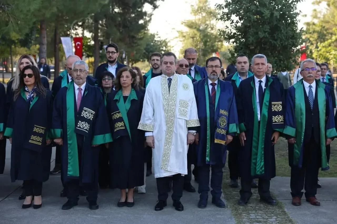 Çukurova Üniversitesi'nde Akademik Yıl Açılışı ve Kuruluş Yıl Dönümü Coşkusu Çukurova Üniversitesi'nde Akademik Yıl Açılışı ve Kuruluş Yıl Dönümü Coşkusu