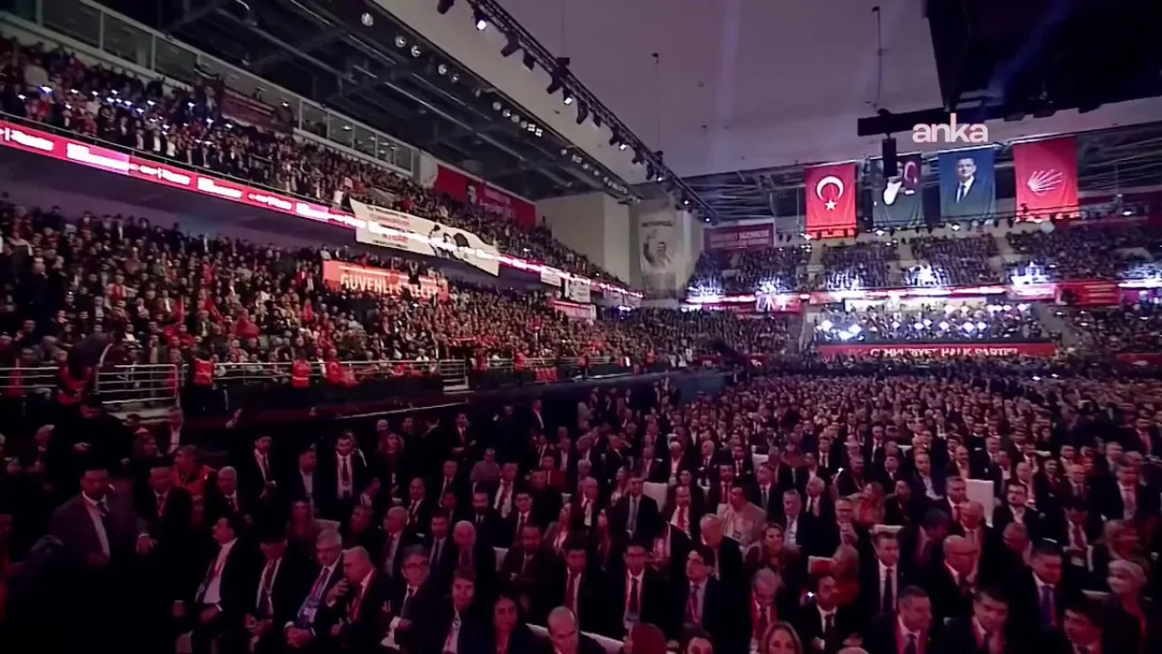 CHP'li Barut'tan "Müesses Nizam" Eleştirisi: "Millet Zincirleri Kıracak" CHP'li Barut'tan "Müesses Nizam" Eleştirisi: "Millet Zincirleri Kıracak"