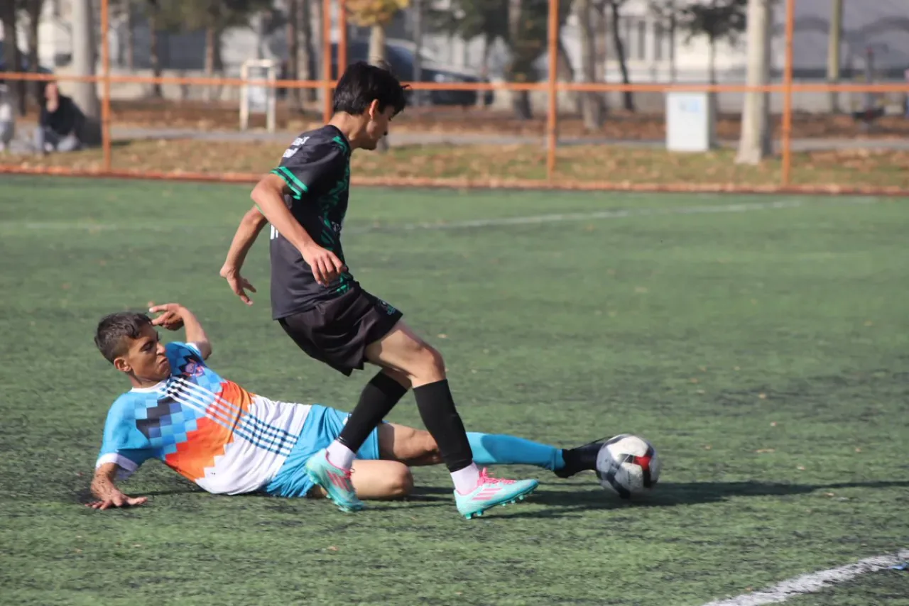 Konya'da U18 Futbol Ligi Heyecanı: Bilim Spor, Sarayönü Belediyespor'u Mağlup Etti Konya'da U18 Futbol Ligi Heyecanı: Bilim Spor, Sarayönü Belediyespor'u Mağlup Etti