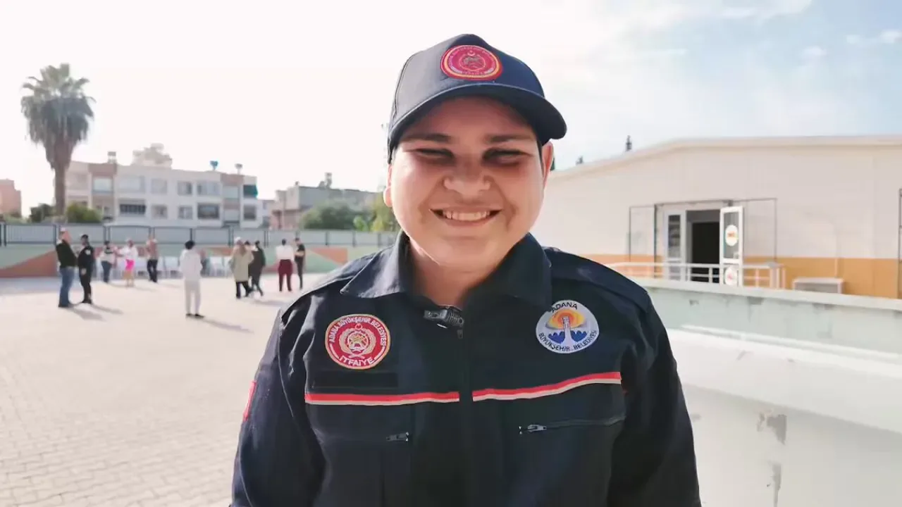 Adana'da Minik Ahmet'in İtfaiyeci Olma Hayali Gerçek Oldu Adana'da Minik Ahmet'in İtfaiyeci Olma Hayali Gerçek Oldu