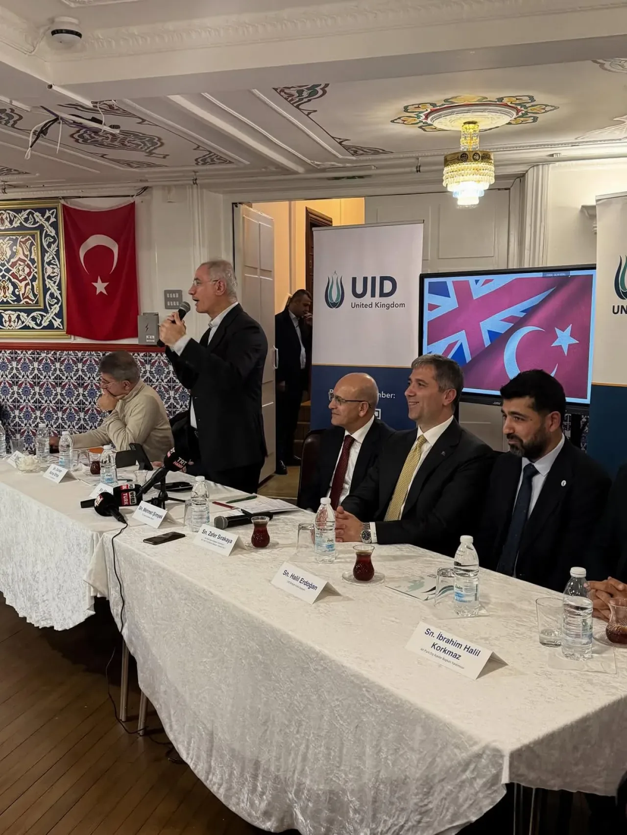 Efkan Ala Londra'da Türk Diasporası ile Buluştu: Gençlerin Eğitimi Önceliğimiz Efkan Ala Londra'da Türk Diasporası ile Buluştu: Gençlerin Eğitimi Önceliğimiz
