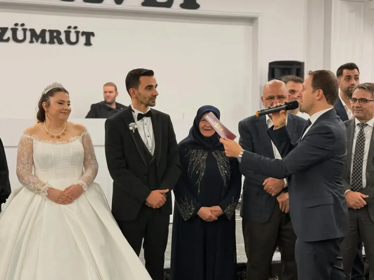 AK Partili Ahmet Kılıç, Mevlana Mahallesi'nde Düğün Törenine Katıldı AK Partili Ahmet Kılıç, Mevlana Mahallesi'nde Düğün Törenine Katıldı