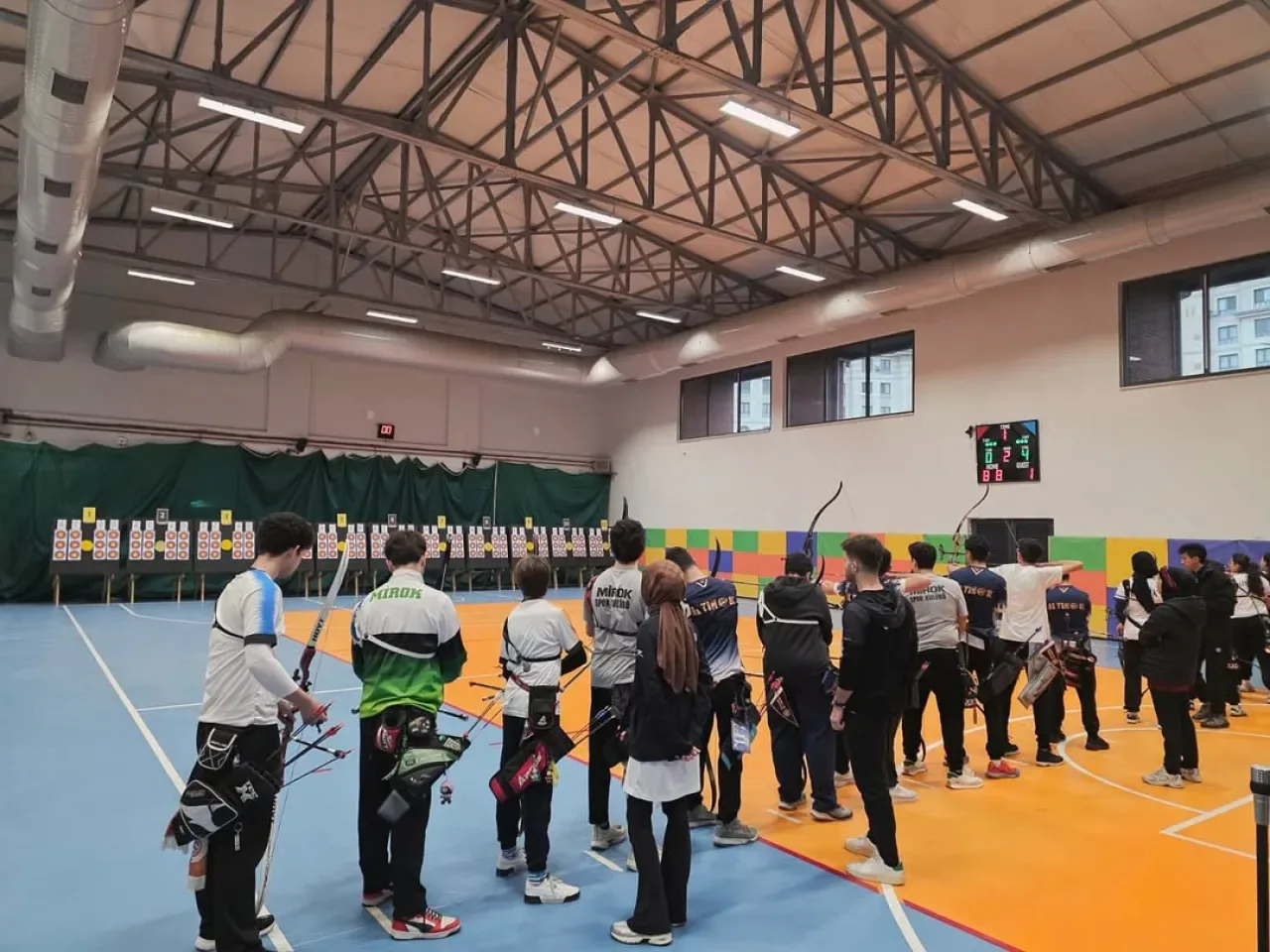İstanbul'da Okçuluk Heyecanı: Genç Sporcular Hüsnü M. Özyeğin Ortaokulu'nda Kıyasıya Mücadele Etti İstanbul'da Okçuluk Heyecanı: Genç Sporcular Hüsnü M. Özyeğin Ortaokulu'nda Kıyasıya Mücadele Etti