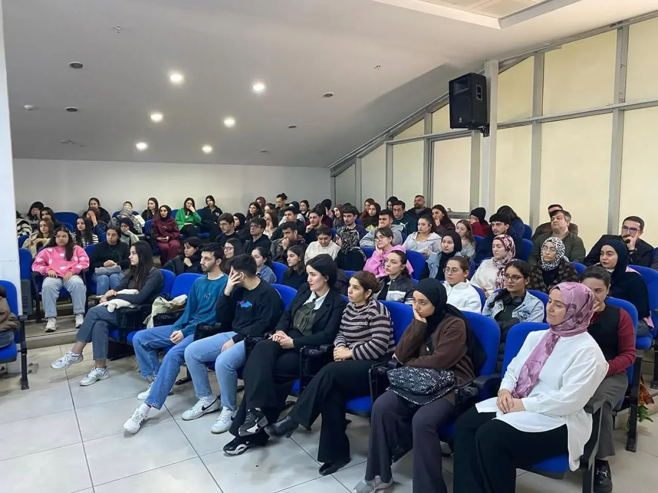 Esenyurt Belediyesi'nden YKS Öğrencilerine Motivasyon Semineri Esenyurt Belediyesi'nden YKS Öğrencilerine Motivasyon Semineri