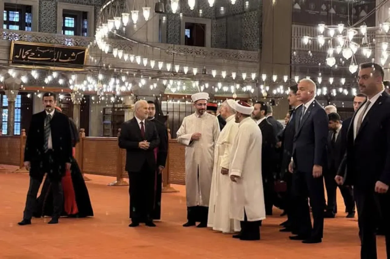 Papa 14. Leo, İstanbul'da Sultanahmet Camii'ni Ziyaret Etti Papa 14. Leo, İstanbul'da Sultanahmet Camii'ni Ziyaret Etti