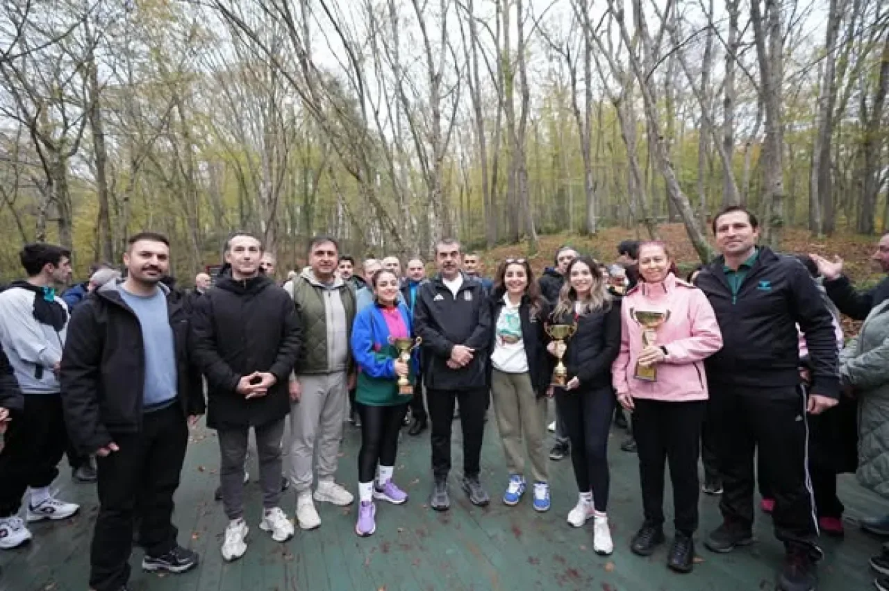 İstanbul'da Öğretmenler Günü Doğada Kutlandı: Şampiyon Öğretmenler Ödüllendirildi İstanbul'da Öğretmenler Günü Doğada Kutlandı: Şampiyon Öğretmenler Ödüllendirildi