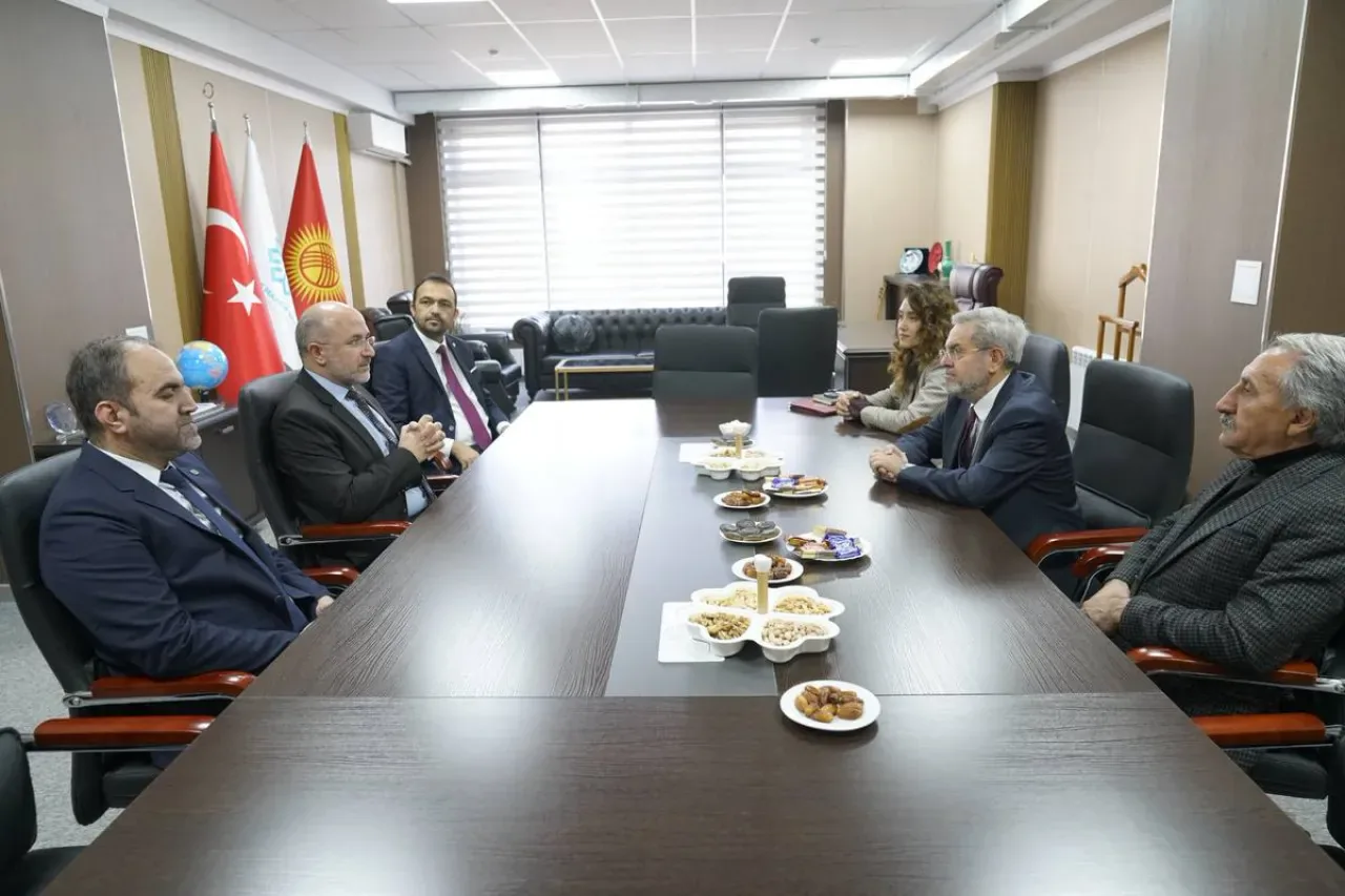 Cumhurbaşkanlığı Kurulu Üyesi Necdet Ünüvar, Türkiye Maarif Vakfı'nın Kırgızistan Yerleşkesini Ziyaret Etti Cumhurbaşkanlığı Kurulu Üyesi Necdet Ünüvar, Türkiye Maarif Vakfı'nın Kırgızistan Yerleşkesini Ziyaret Etti