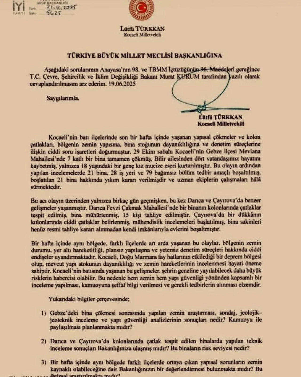 Kocaeli'nin Batı İlçelerinde Zemin Çökmeleri Meclis Gündeminde Kocaeli'nin Batı İlçelerinde Zemin Çökmeleri Meclis Gündeminde