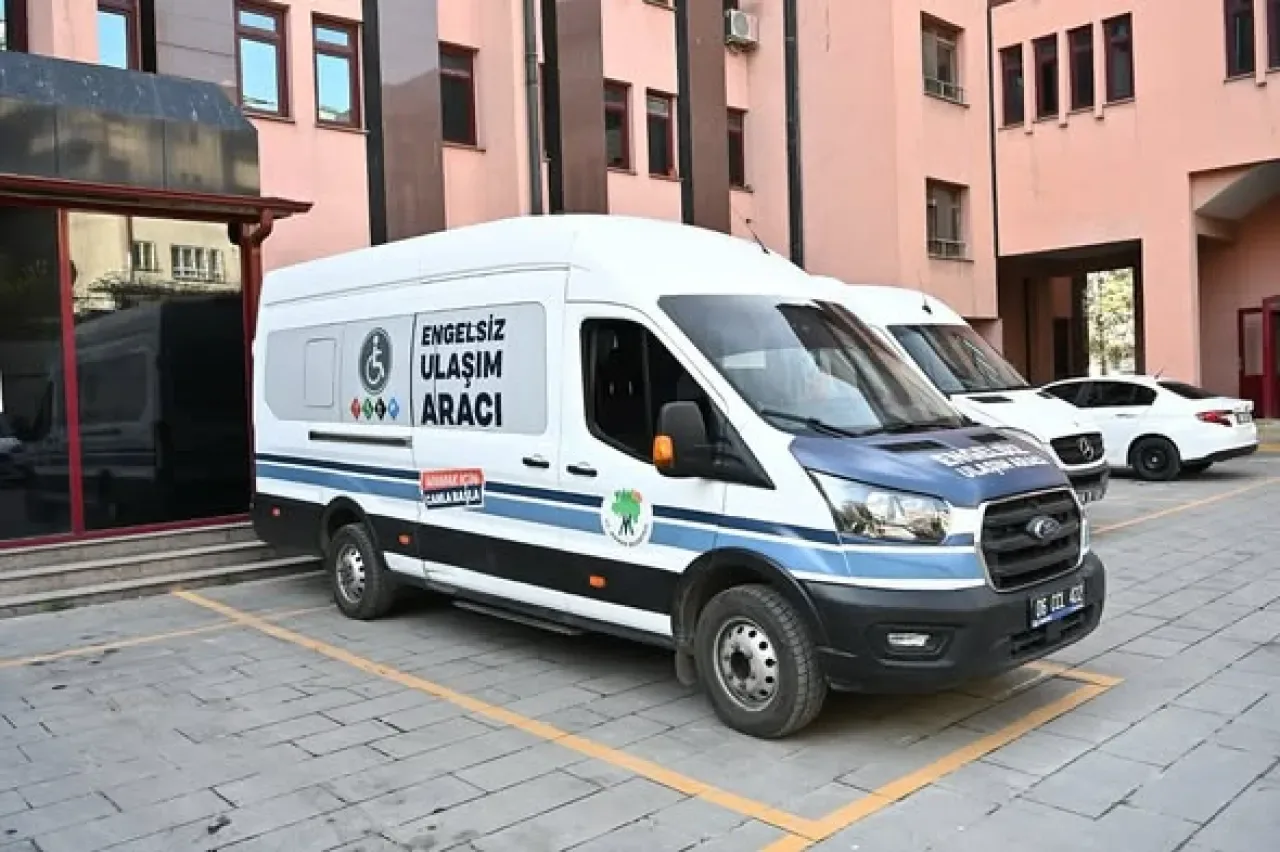 Mamak Belediyesi, Engelsiz Ulaşım Aracı ile Hasta Taşıma Hizmeti Sunuyor Mamak Belediyesi, Engelsiz Ulaşım Aracı ile Hasta Taşıma Hizmeti Sunuyor