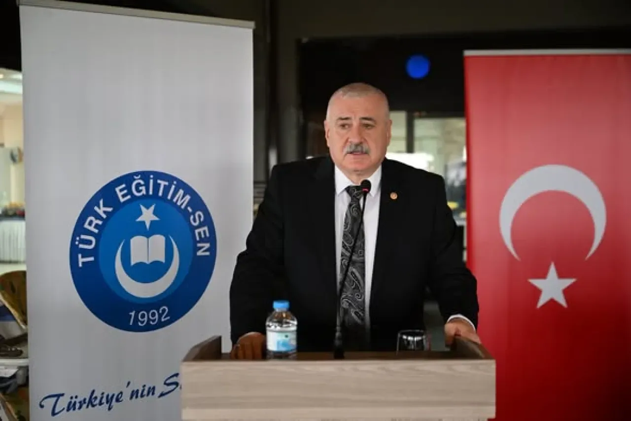 Türk Eğitim Sen 3 Nolu Üniversiteler Şubesine Zeki Yücel Başkan Seçildi Türk Eğitim Sen 3 Nolu Üniversiteler Şubesine Zeki Yücel Başkan Seçildi