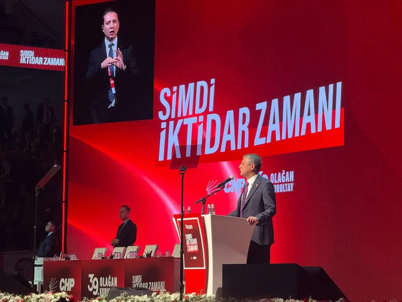 CHP Genel Başkanlığına Özgür Özel Yeniden Seçildi CHP Genel Başkanlığına Özgür Özel Yeniden Seçildi