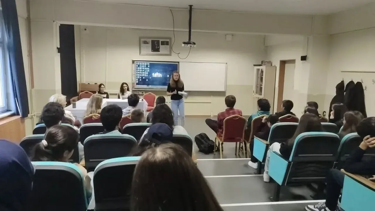 Bahçelievler'de Yapay Zeka ve Özgür İrade Söyleşisi Düzenlendi Bahçelievler'de Yapay Zeka ve Özgür İrade Söyleşisi Düzenlendi